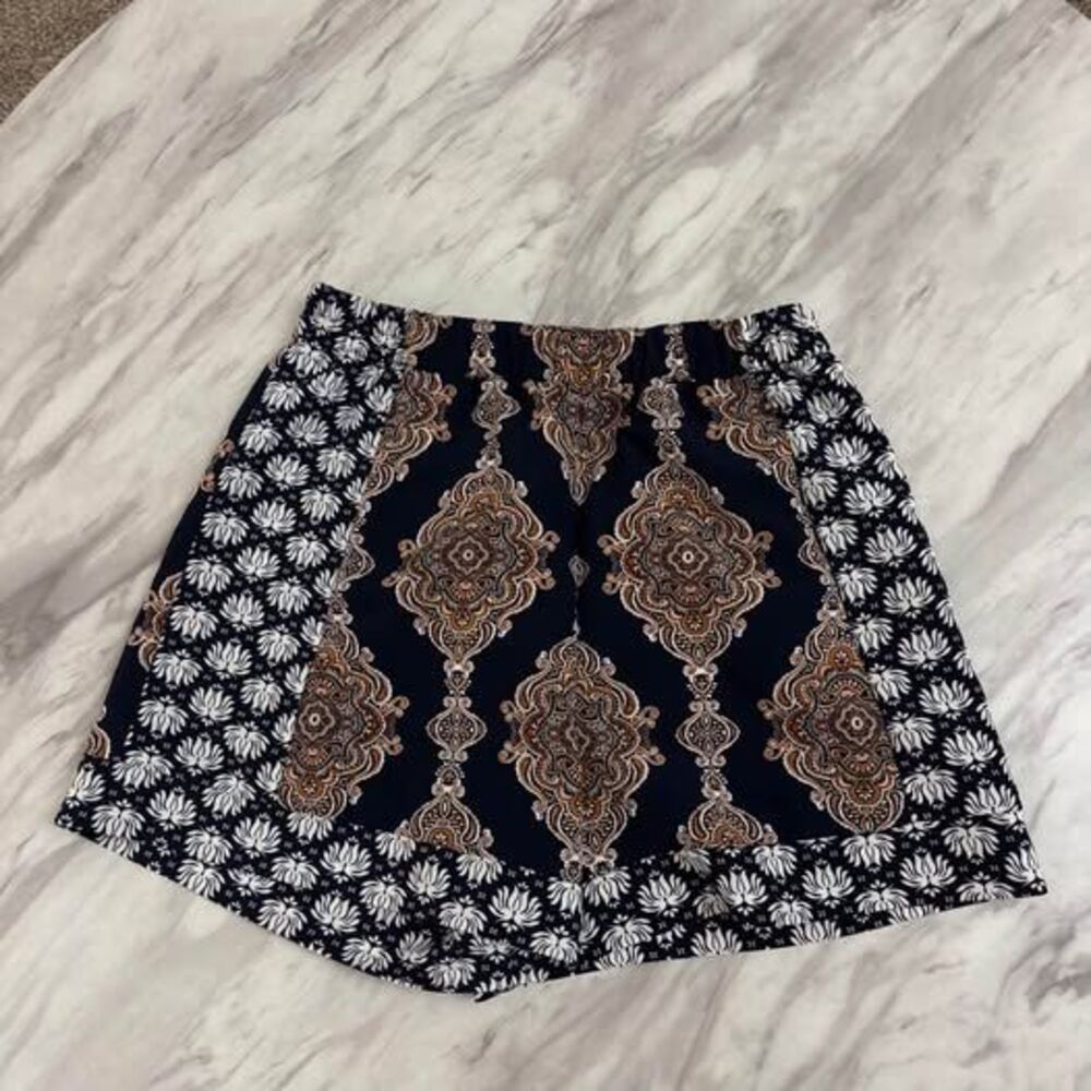 Women’s Size 2 H&M Conscious Paisley Shorts